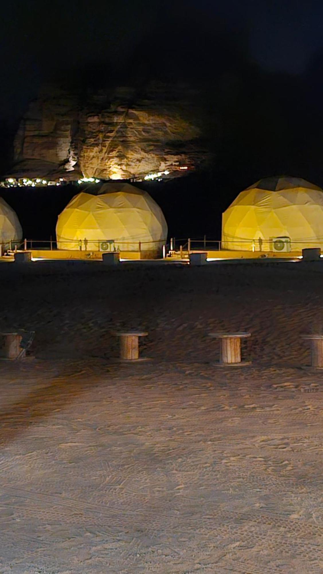 Titanic Camp Bed & Breakfast Wadi Rum Exterior foto