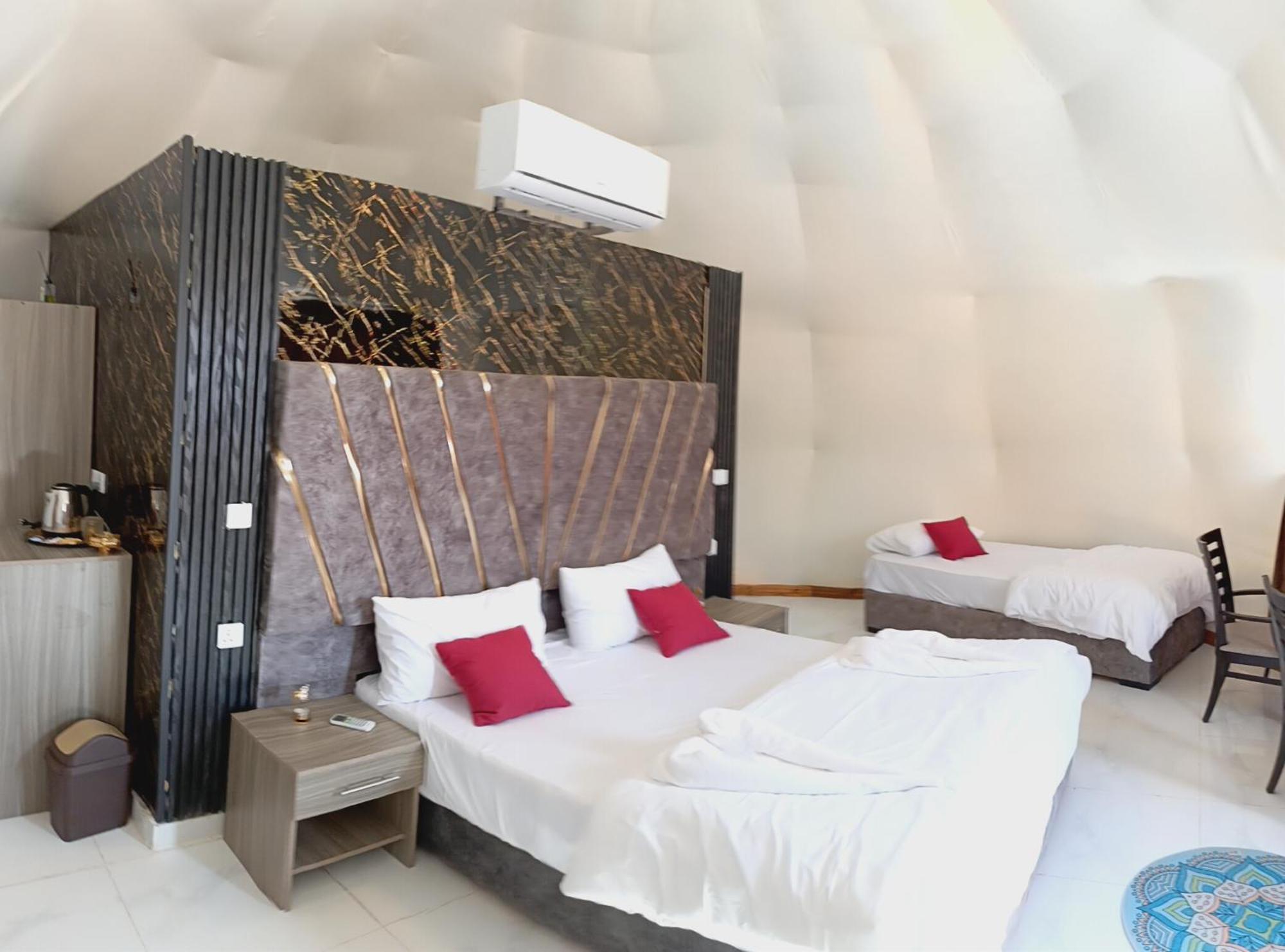 Titanic Camp Bed & Breakfast Wadi Rum Exterior foto