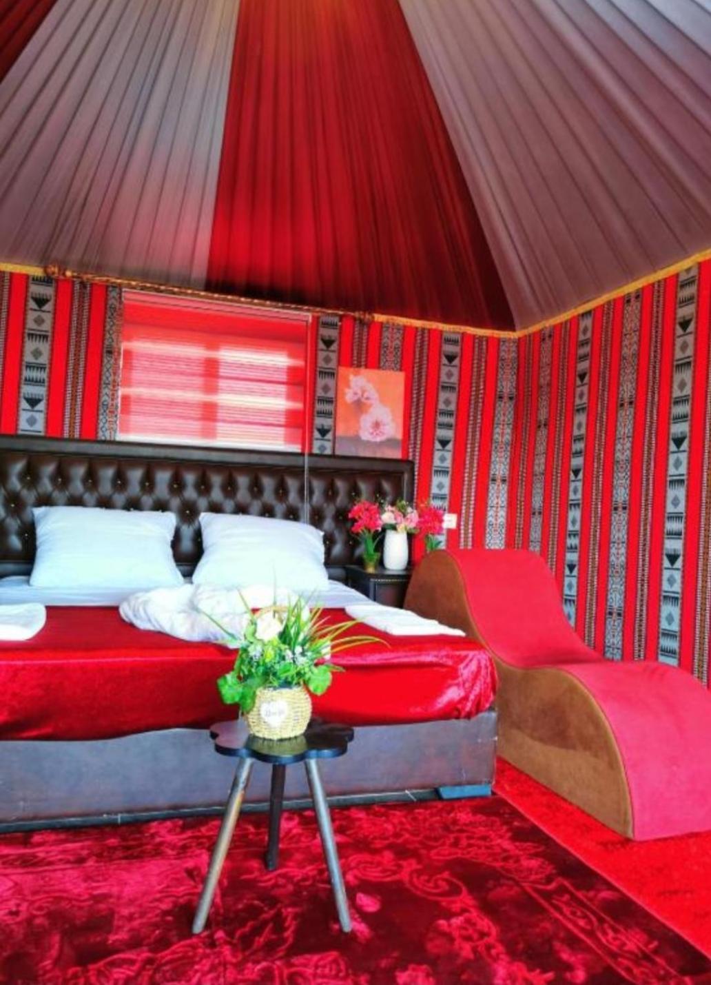 Titanic Camp Bed & Breakfast Wadi Rum Exterior foto